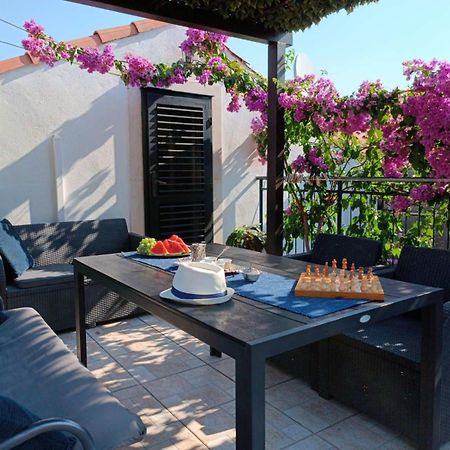 Holiday Home By The Sea - Nina & Kate Ston Εξωτερικό φωτογραφία