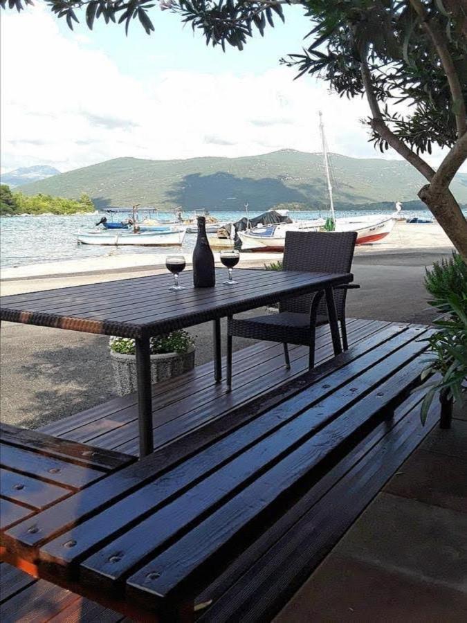 Holiday Home By The Sea - Nina & Kate Ston Εξωτερικό φωτογραφία