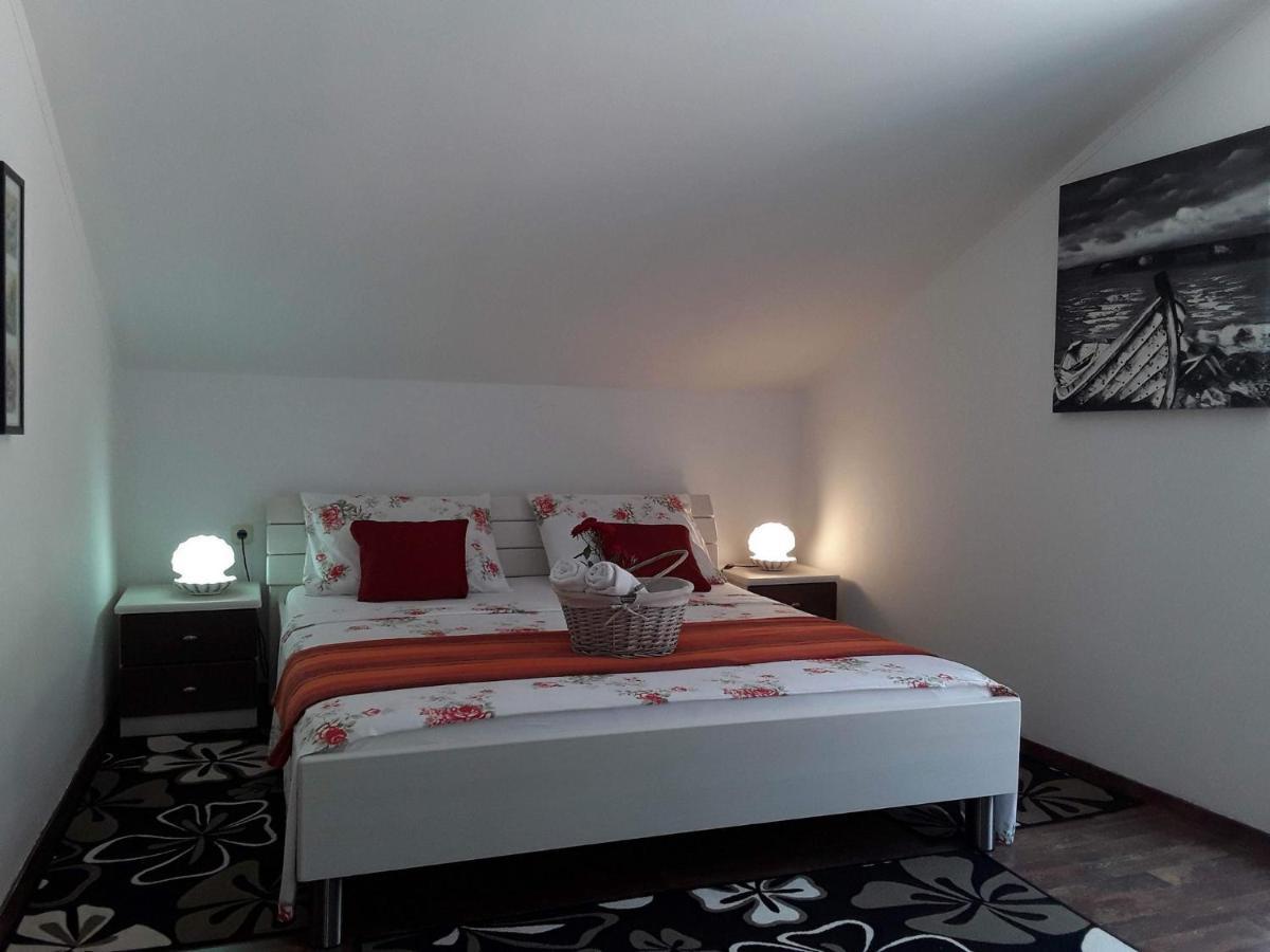 Holiday Home By The Sea - Nina & Kate Ston Εξωτερικό φωτογραφία