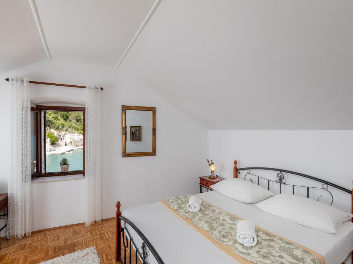 Holiday Home By The Sea - Nina & Kate Ston Εξωτερικό φωτογραφία