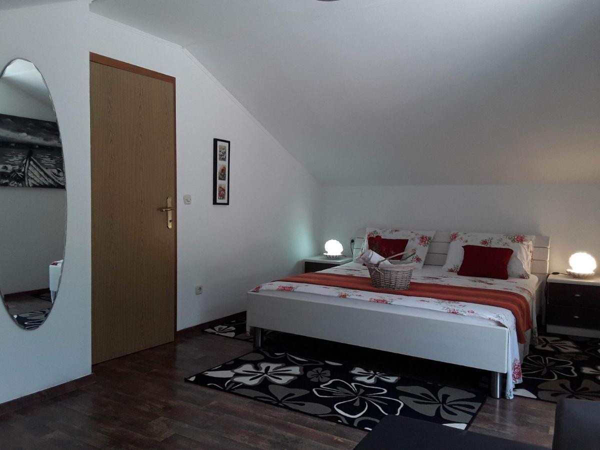 Holiday Home By The Sea - Nina & Kate Ston Εξωτερικό φωτογραφία
