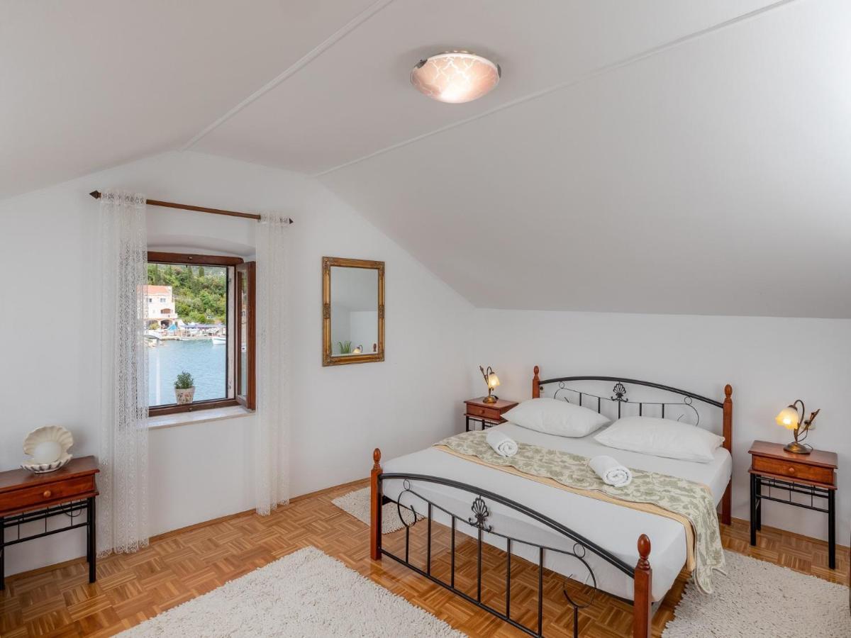 Holiday Home By The Sea - Nina & Kate Ston Εξωτερικό φωτογραφία